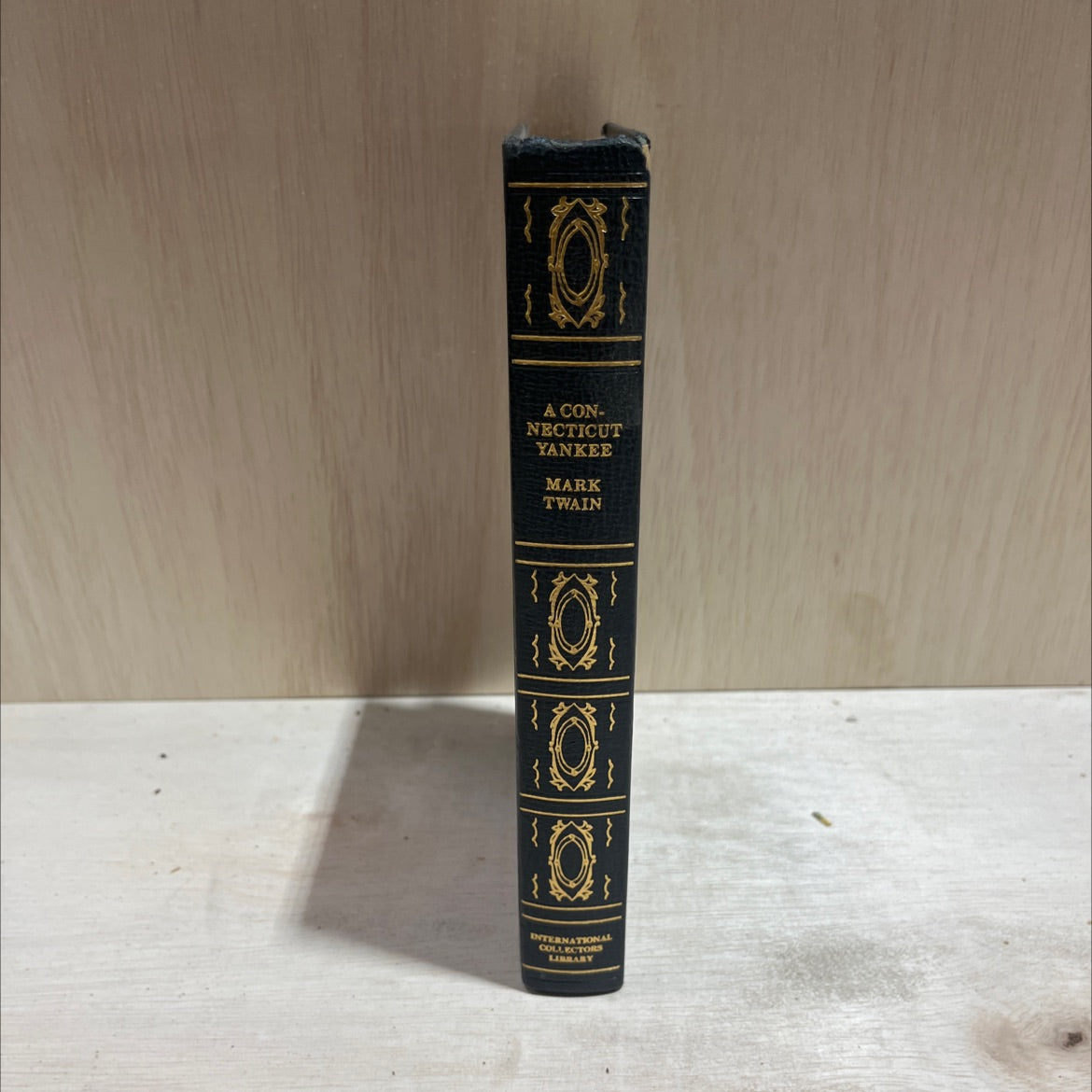a connecticut yankee in king arthur's court book, by mark twain, 1970 Hardcover image 4