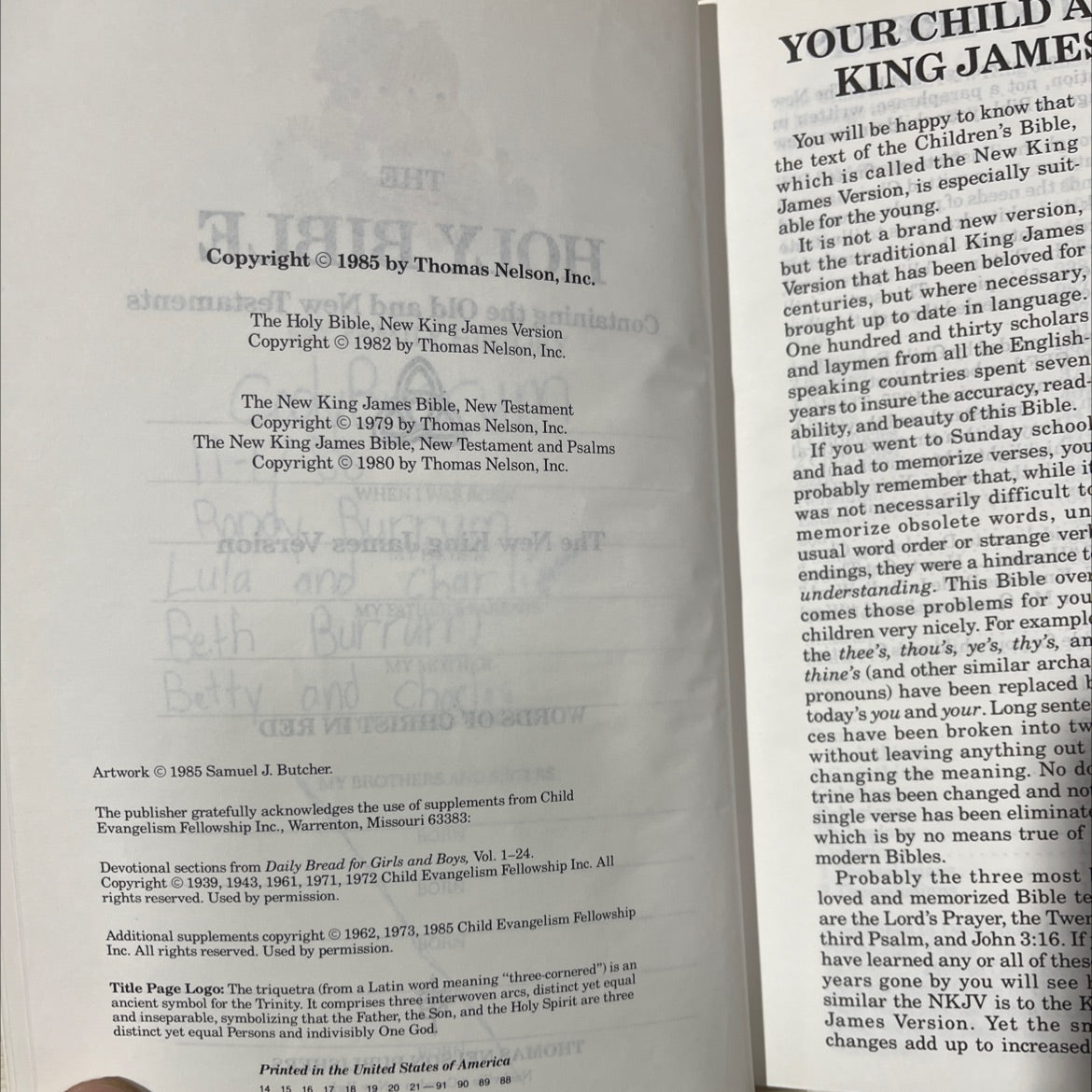 holy bible containing the old and new testaments book, by unknown, 1985 Leather, Vintage image 3