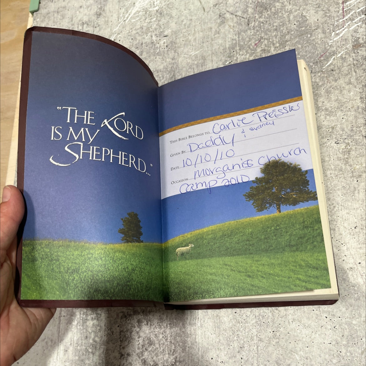 holy bible new king james version book, by Thomas Nelson, 1982 Leather image 4