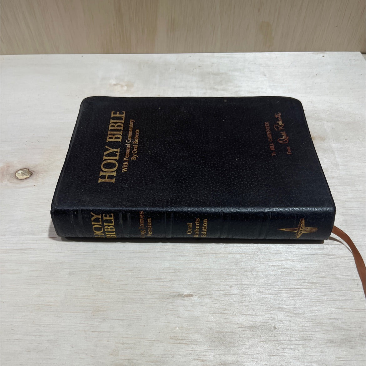 holy bible with personal commentary by oral roberts book, by Oral Roberts, 1981 Leather image 4