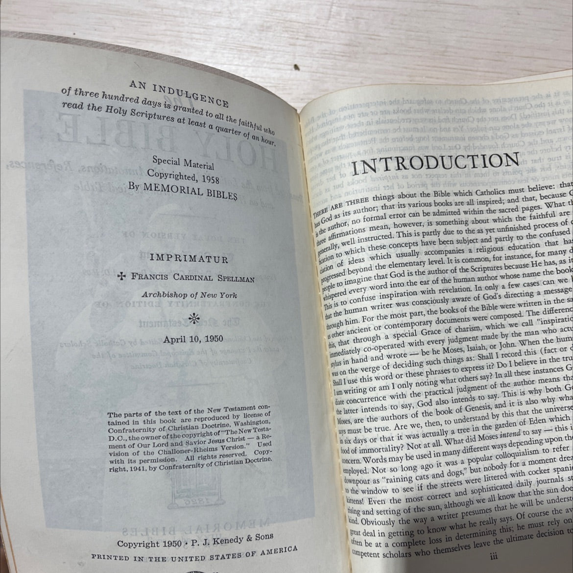 holy bible book, by unknown, 1958 Leather, Vintage image 3