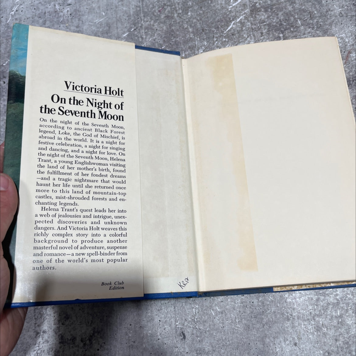 on the night of the seventh moon book, by victoria holt, 1972 Hardcover image 4