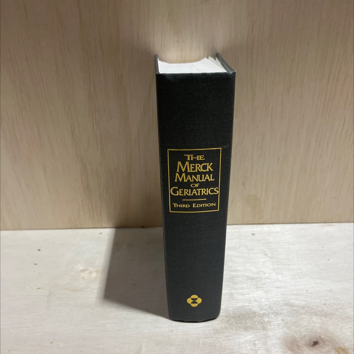 the merck manual of geriatrics book, by mark h. beers, m.d. and robert berkow, m.d., 2000 Hardcover image 4