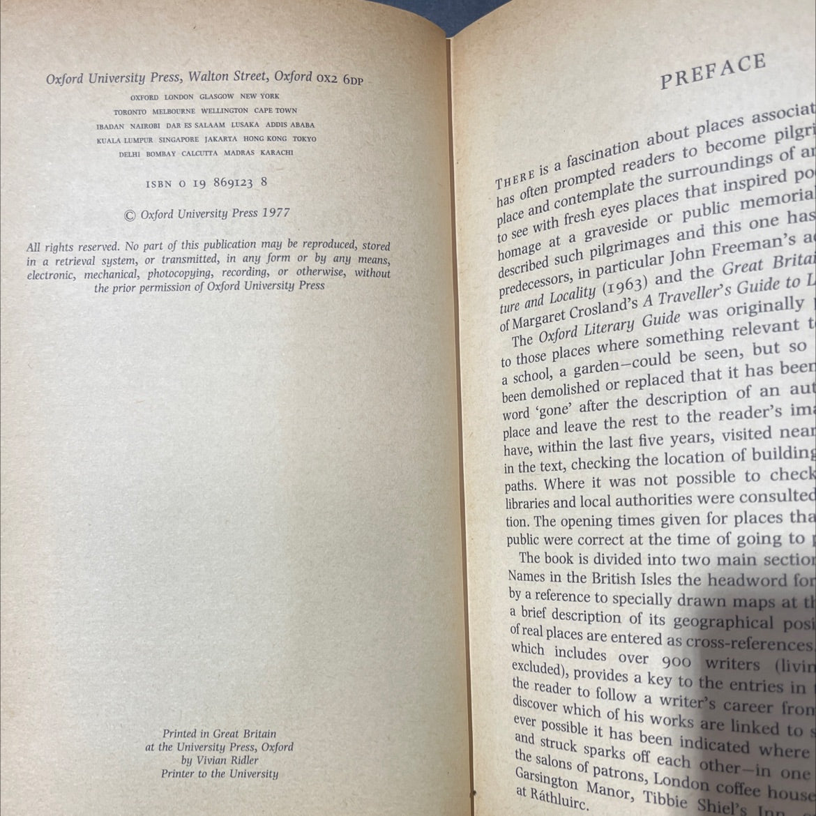 the oxford literary guide to the british isles book, by dorothy eagle, hilary carnell, 1977 Hardcover image 3