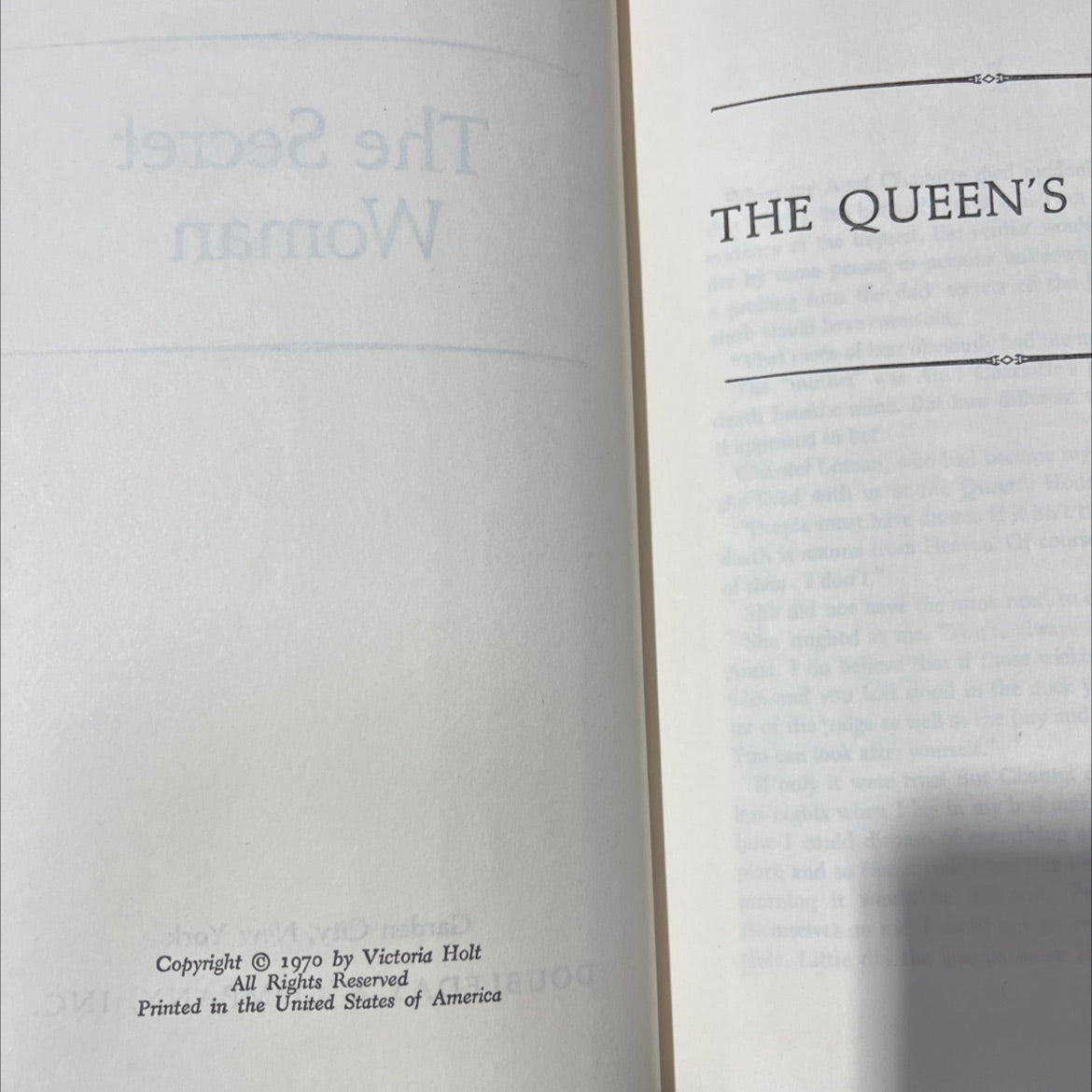 the secret woman book, by victoria holt, 1992 Hardcover image 3