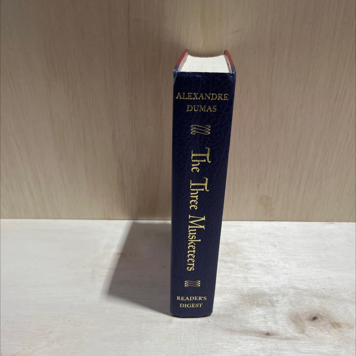 the three musketeers book, by alexandre dumas, 1970 Leather image 4