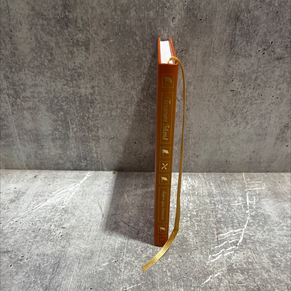 treasure island book, by robert louis stevenson, 2004 Hardcover image 4