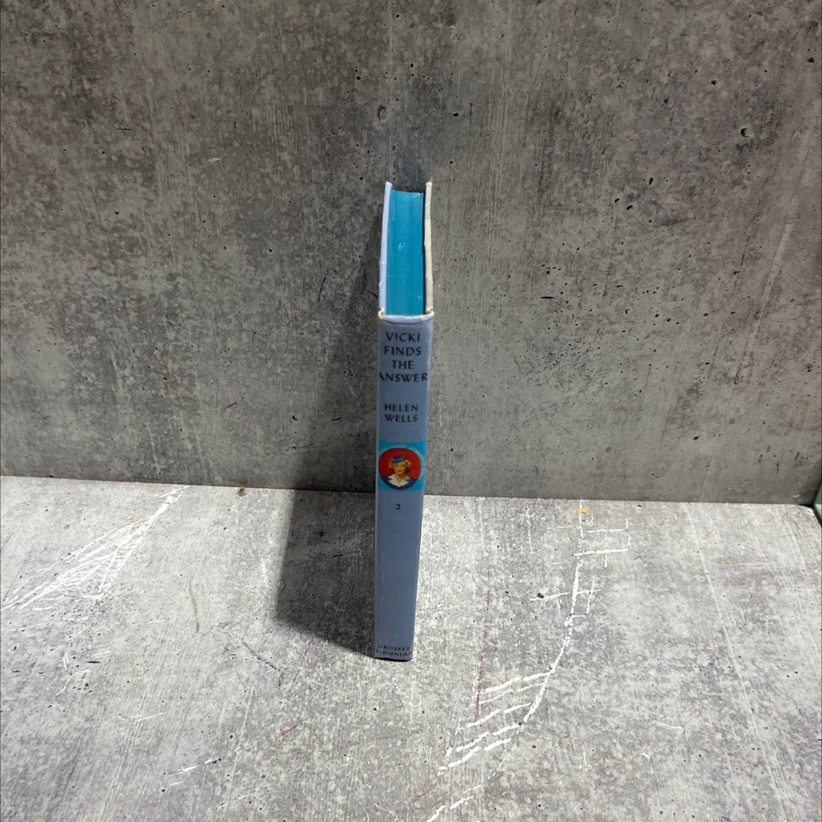 vicki finds the answer book, by helen wells, 1947 Hardcover image 4