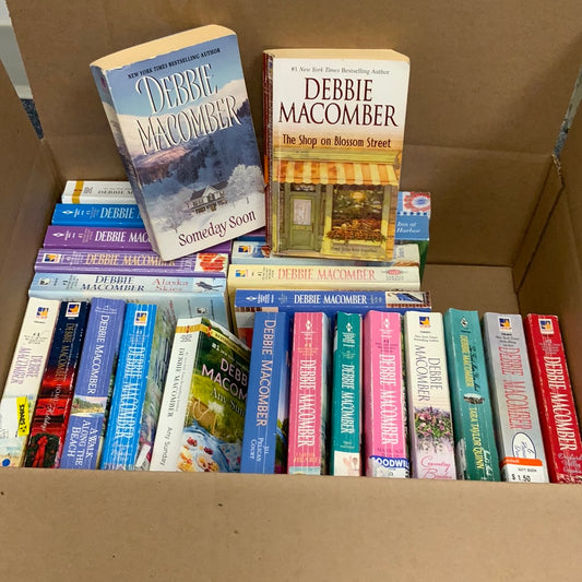 BEATER Debbie Macomber: 26 Books- Book Bundle by Theme