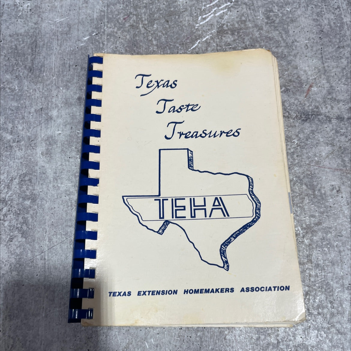 a book of favorite recipes compiled by club members of texas extension homemakers association book, by qburkett, 1982 image 1