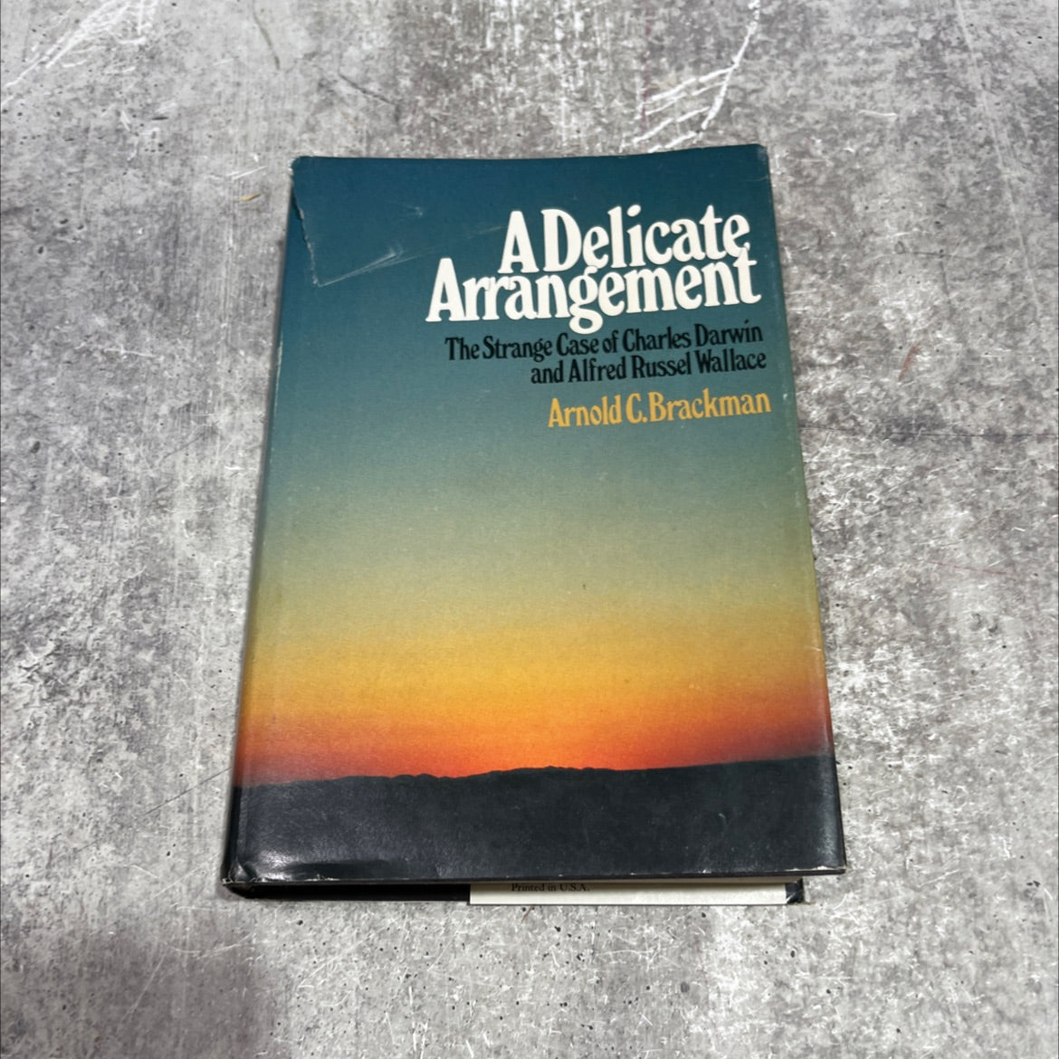 a delicate arrangement the strange case of charles darwin and alfred russel wallace book, by arnold c. brackman, 1980 image 1