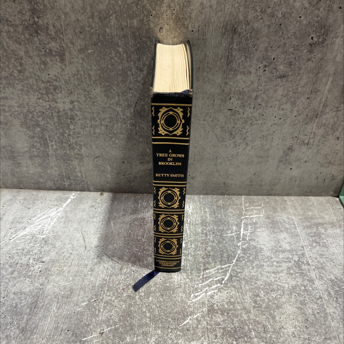 a tree grows in brooklyn book, by betty smith, 1947 Hardcover image 4
