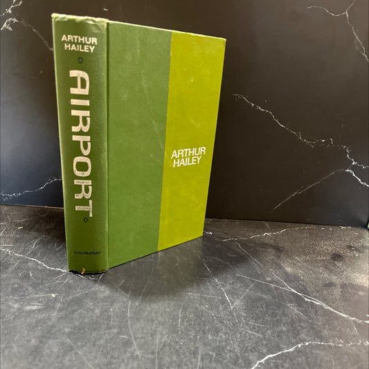 airport book, by Arthur Hailey, 1968 Hardcover, Heavily Used image 1