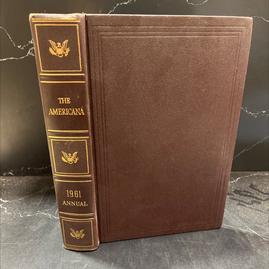 americana annual 1961 an encyclopedia of the events of 1960 book, by lavinia p. dudley, 1961 Hardcover image 1