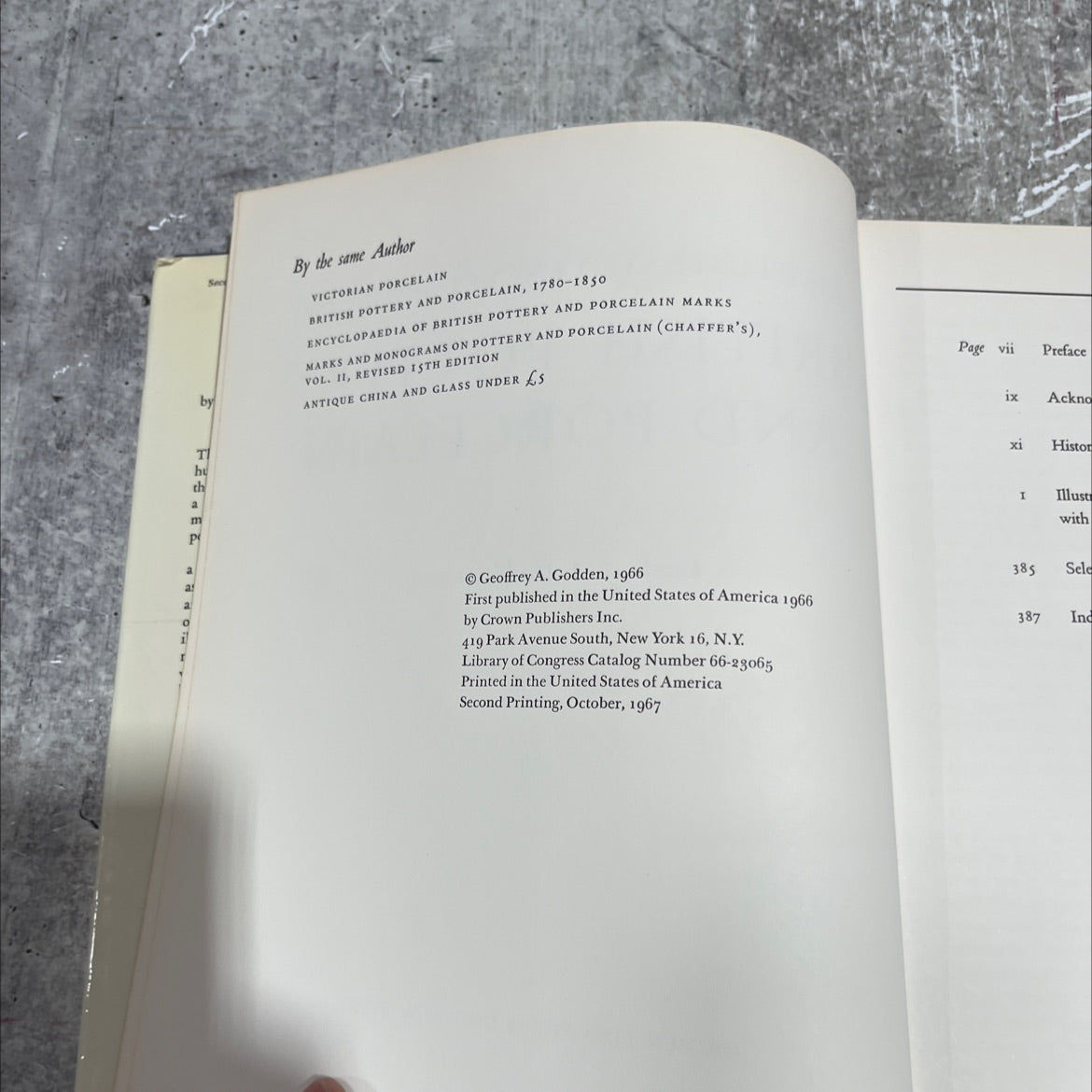 an illustrated encyclopedia of british pottery and porcelain book, by geoffrey a. godden, 1966 Hardcover image 3