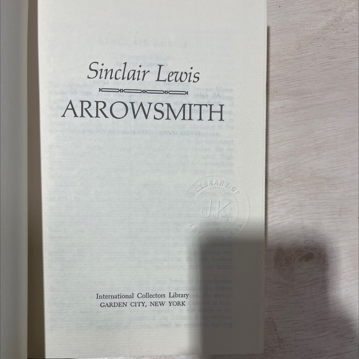 arrowsmith book, by sinclair lewis, 1953 Leather, Vintage image 2