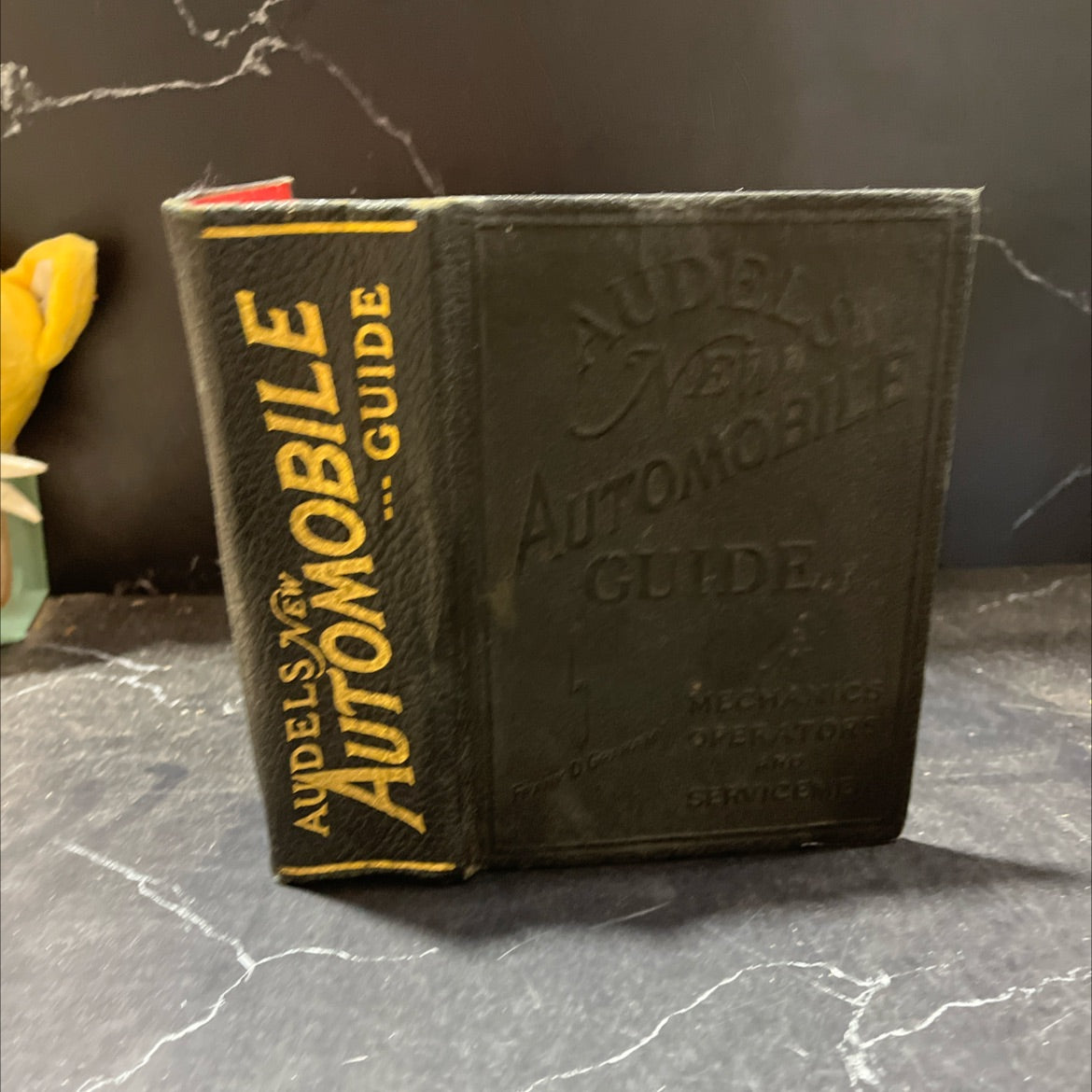 automobile mechanics guide book, by frank d. graham, 1942 Leather image 1