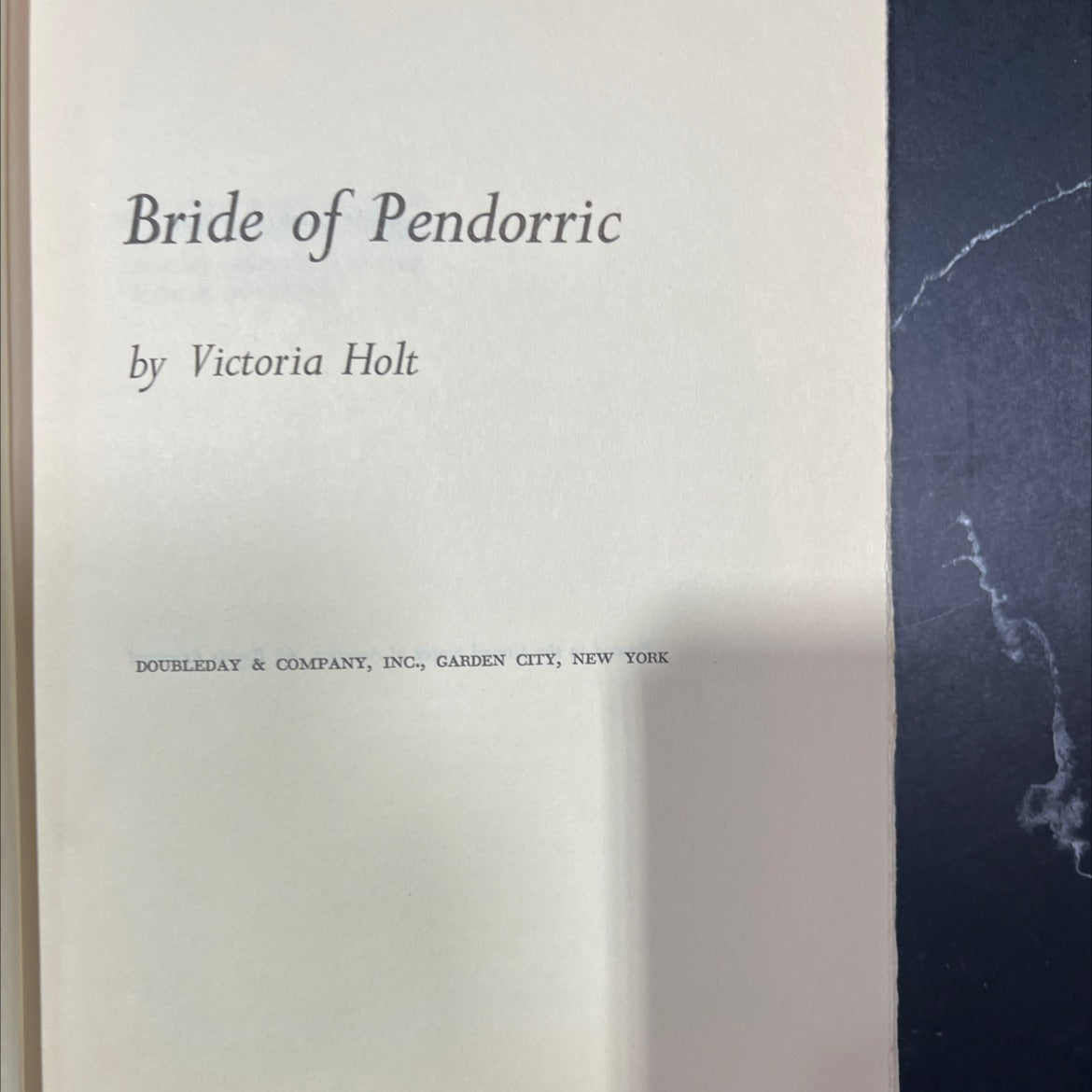 bride of pendorric book, by victoria holt, 1963 Hardcover image 2