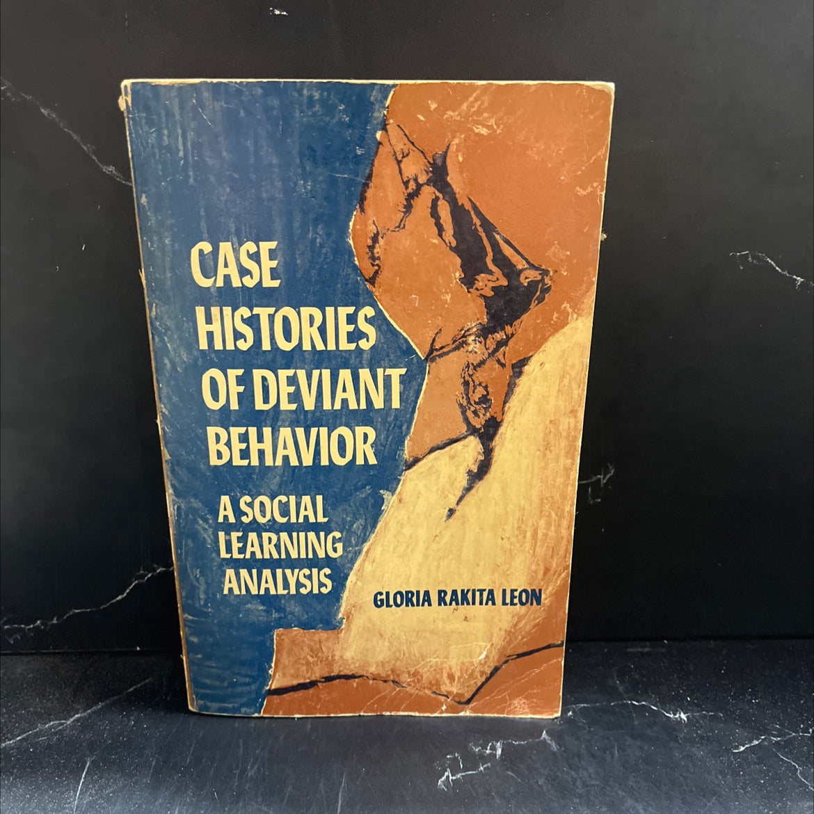 case histories of deviant behavior a social learning analysis book, by gloria rakita leon, 1974 Paperback image 1