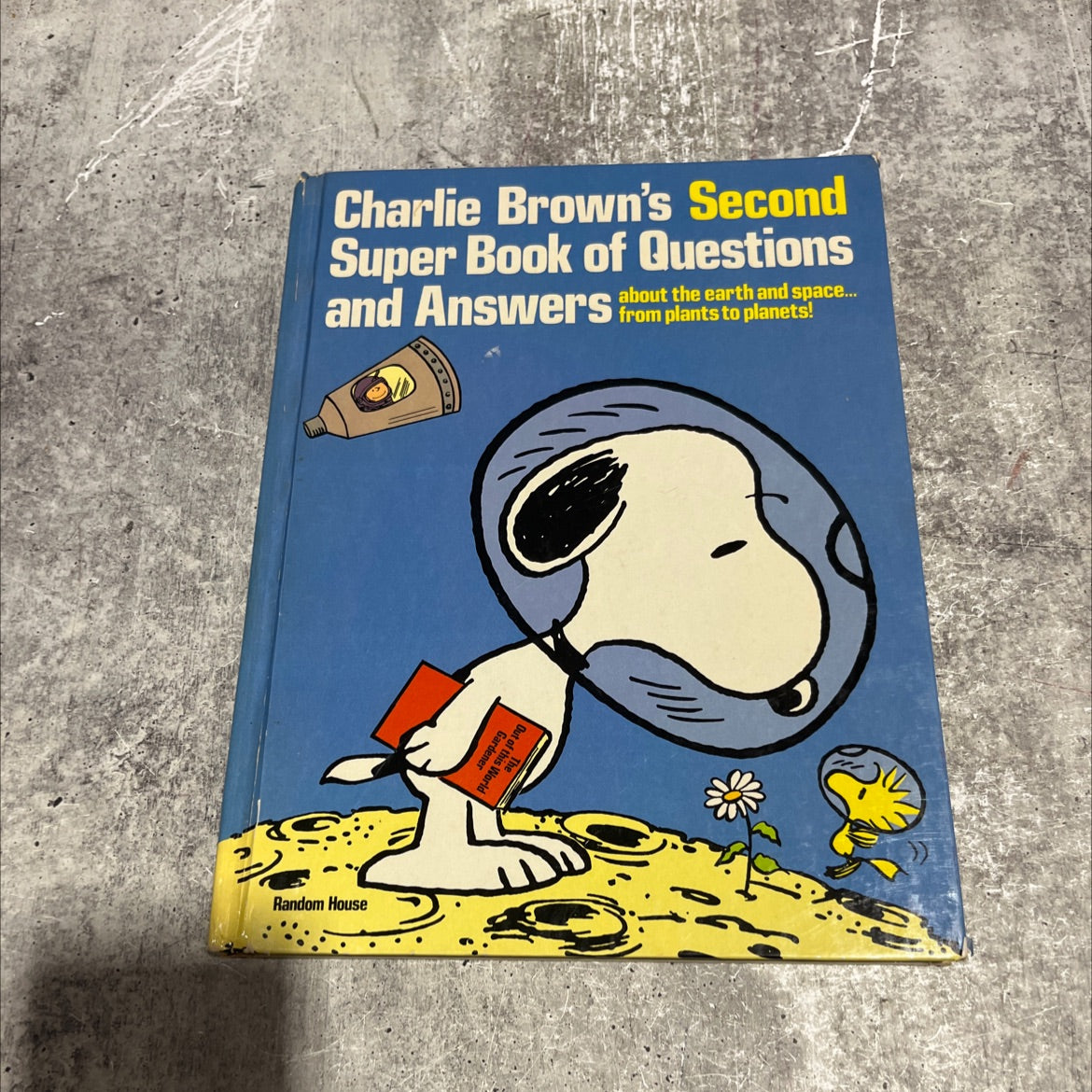 charlie brown's second super book of questions and answers about the earth and space... from plants to planets! book, image 1