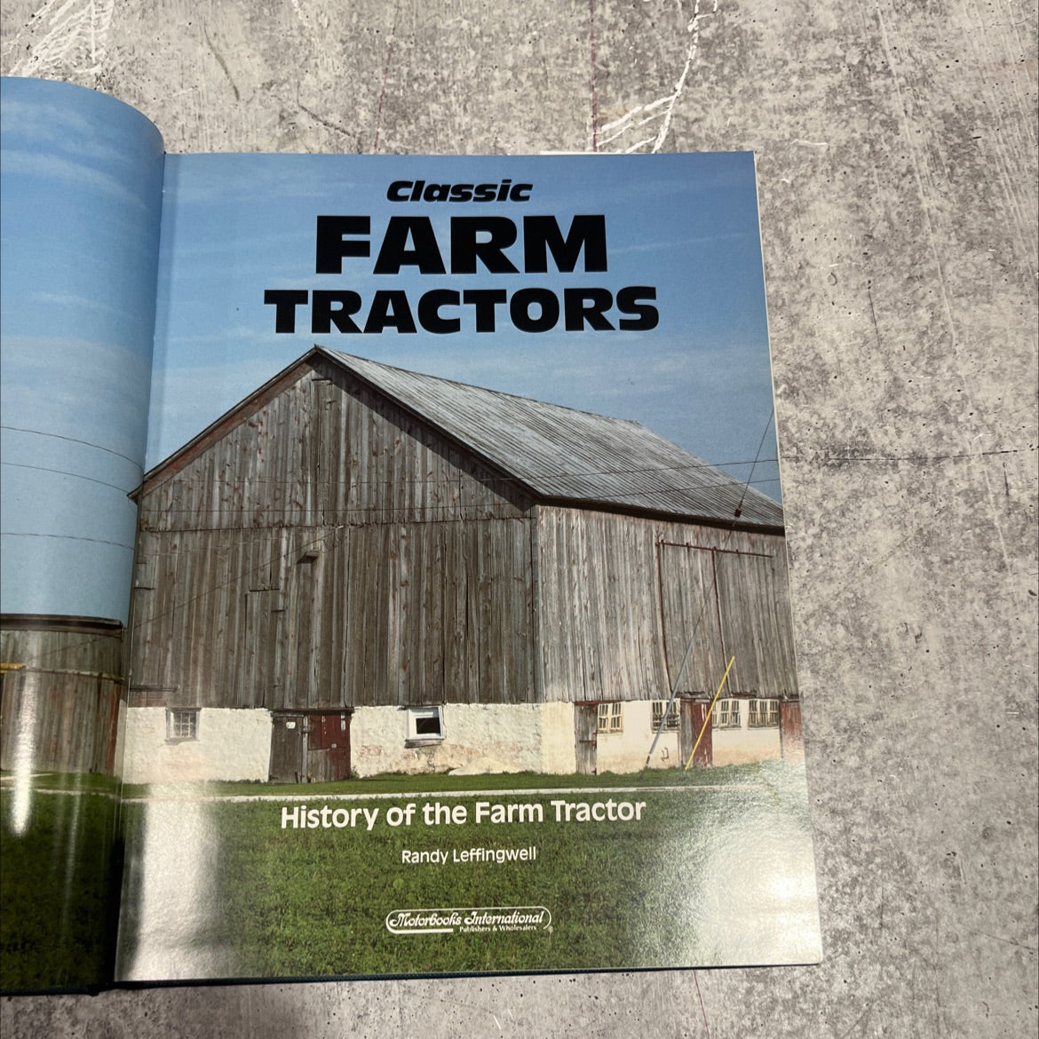 classic farm tractors book, by randy leffingwell, 1993 Hardcover image 2