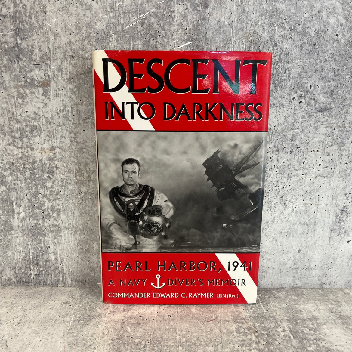 descent into darkness: pearl harbor, 1941: a navy diver's memoir book, by Edward C. Raymer, 1996 Hardcover image 1