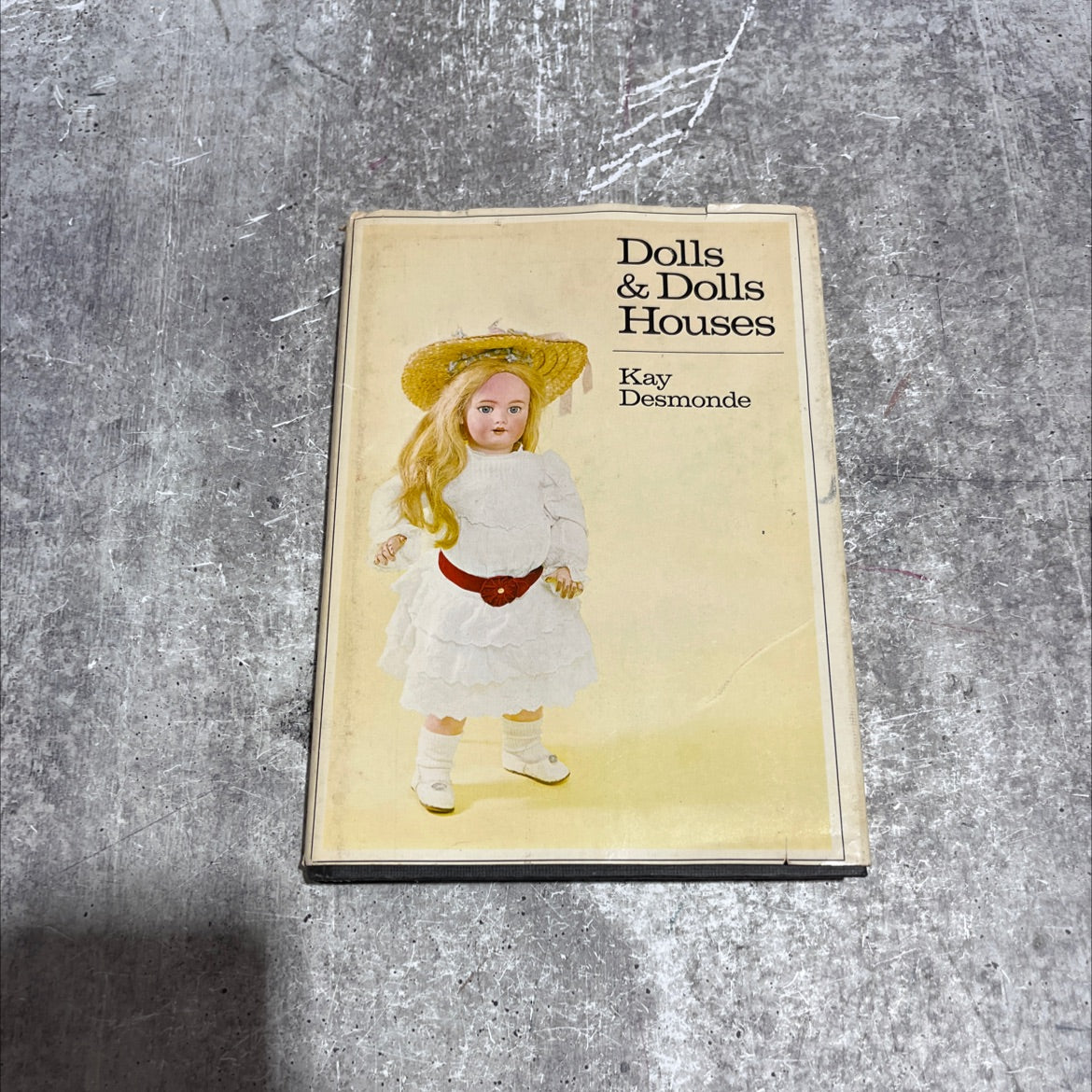 dolls and dolls houses book, by Kay Desmonde, 1972 Hardcover image 1