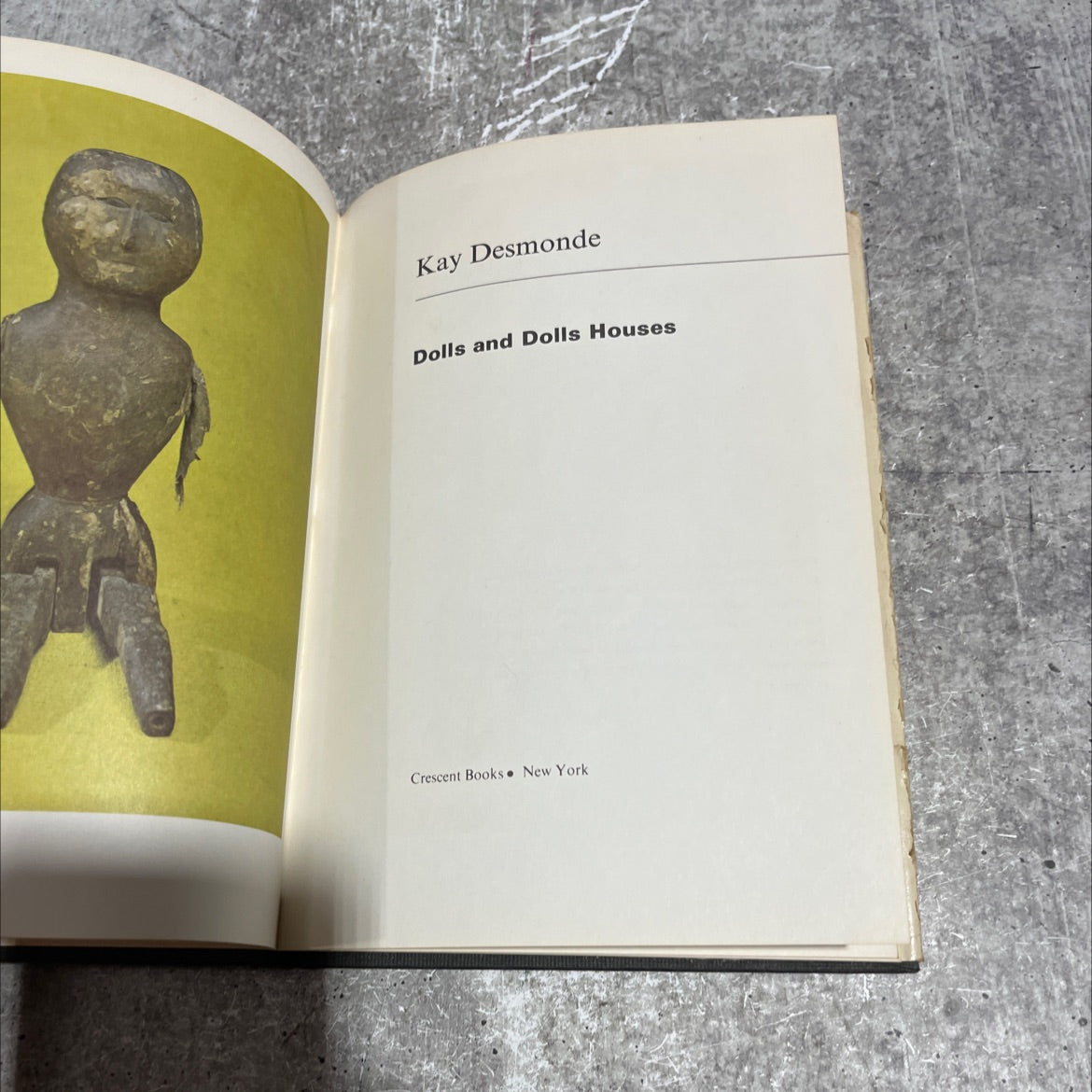 dolls and dolls houses book, by Kay Desmonde, 1972 Hardcover image 2