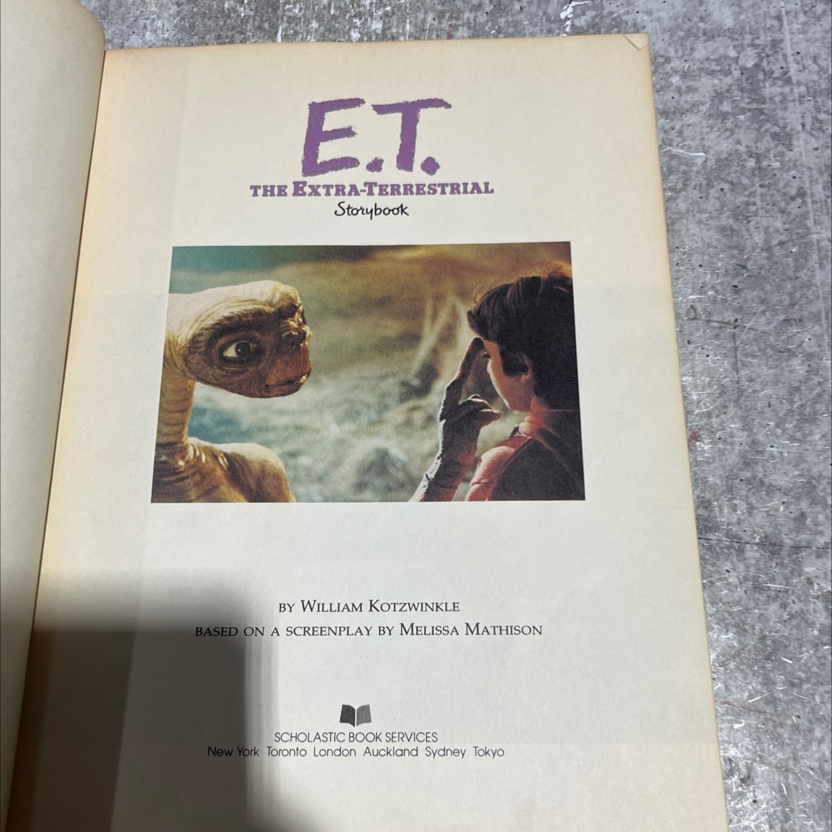 e.t. the extra-terrestrial storybook book, by william kotzwinkle