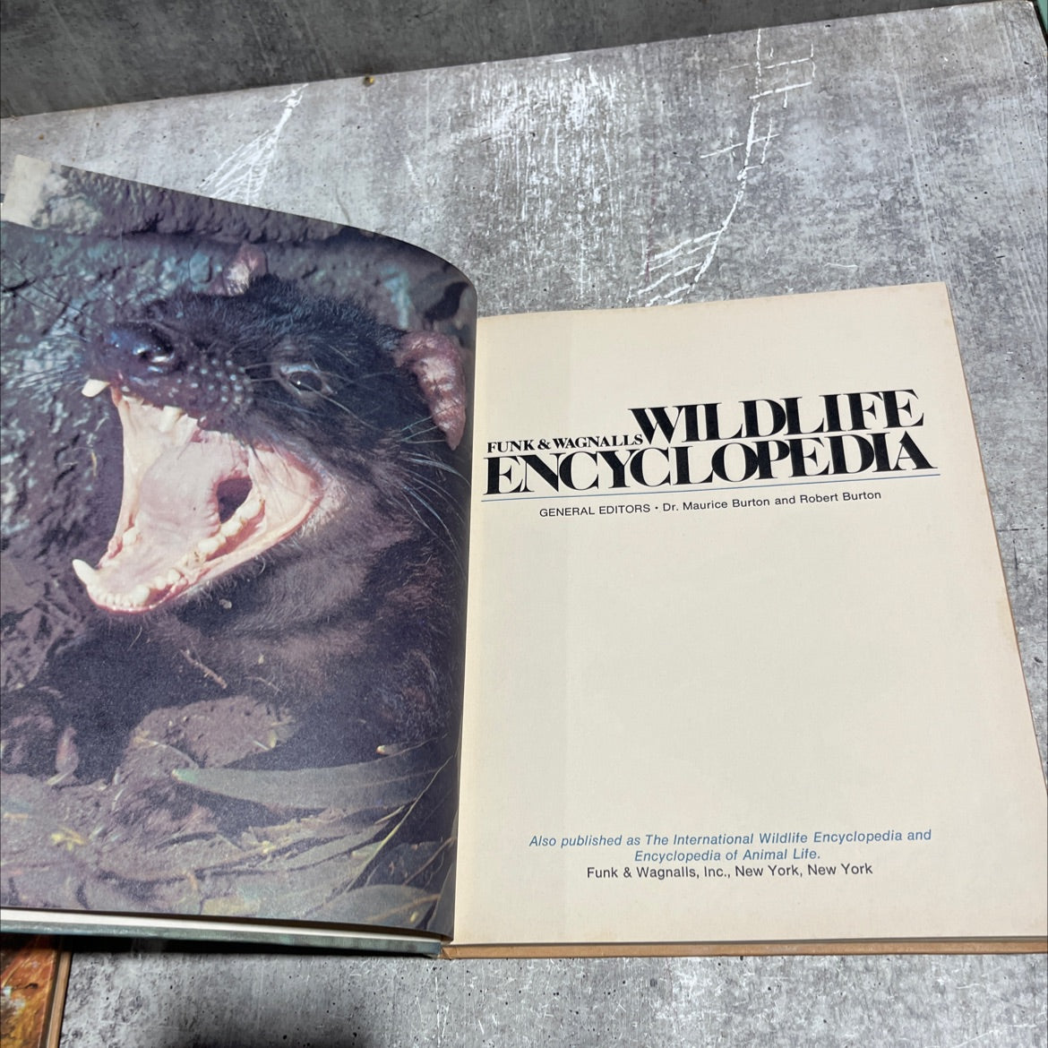funk & wagalls wildlife encyclopedia book, by Dr. Maurice Burton and Robert Burton, 1974 Hardcover image 2