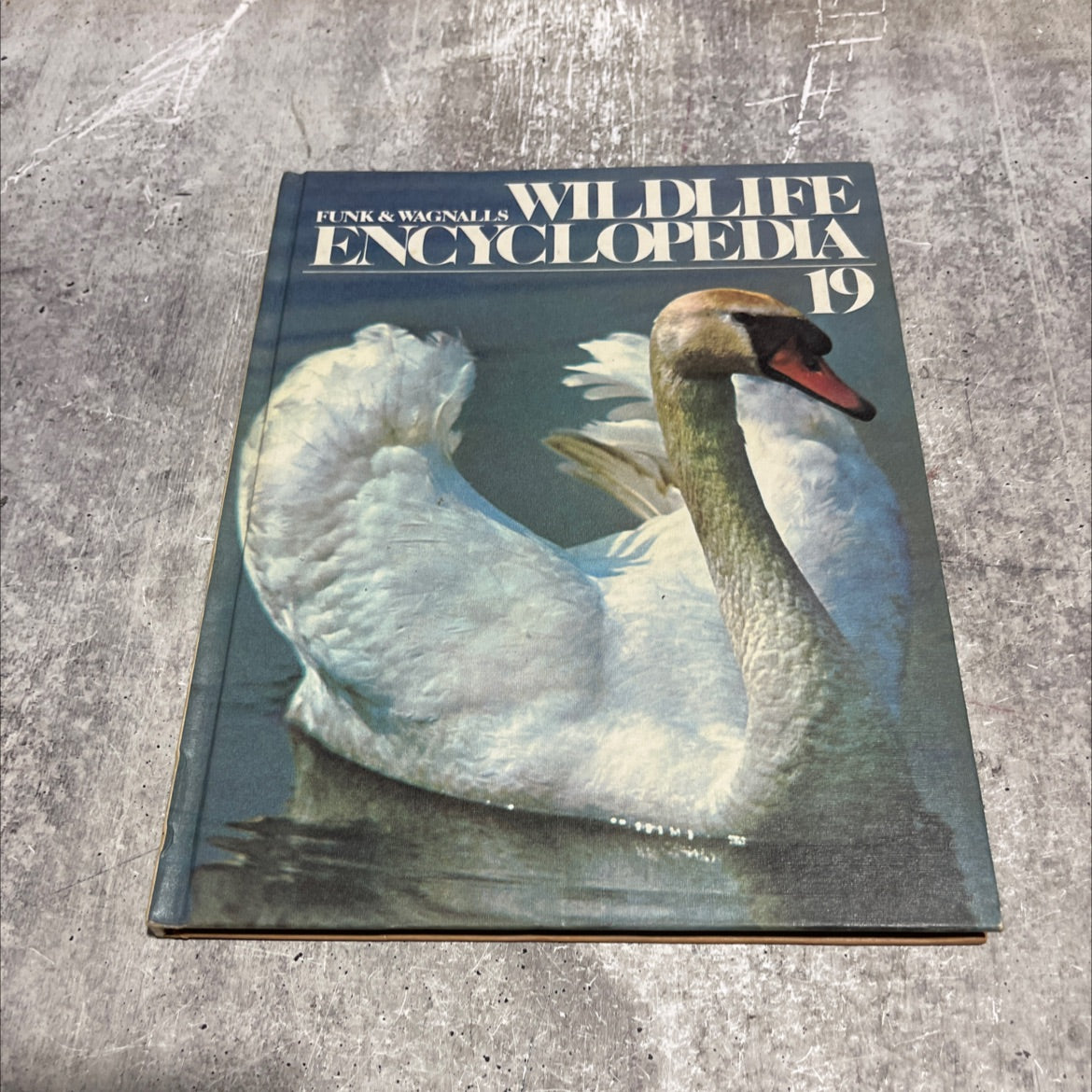 funk & wagalls wildlife encyclopedia book, by Dr. Maurice Burton and Robert Burton, 1974 Hardcover image 1