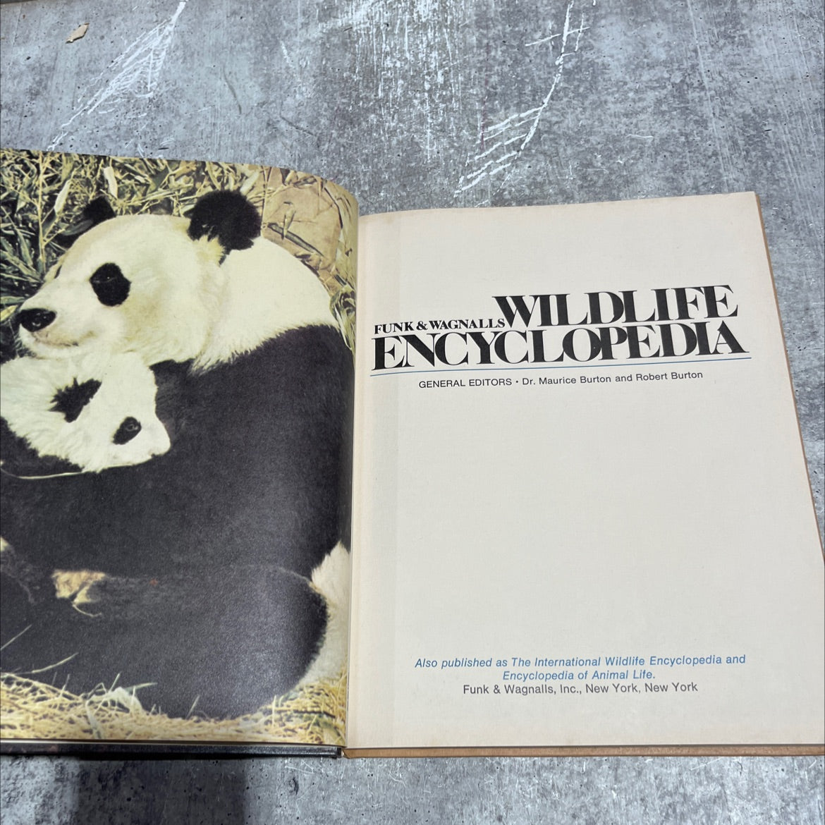 funk&wagnalls wildlife encyclopedia book, by Dr. Maurice Burton and Robert Burton, 1974 Hardcover image 2