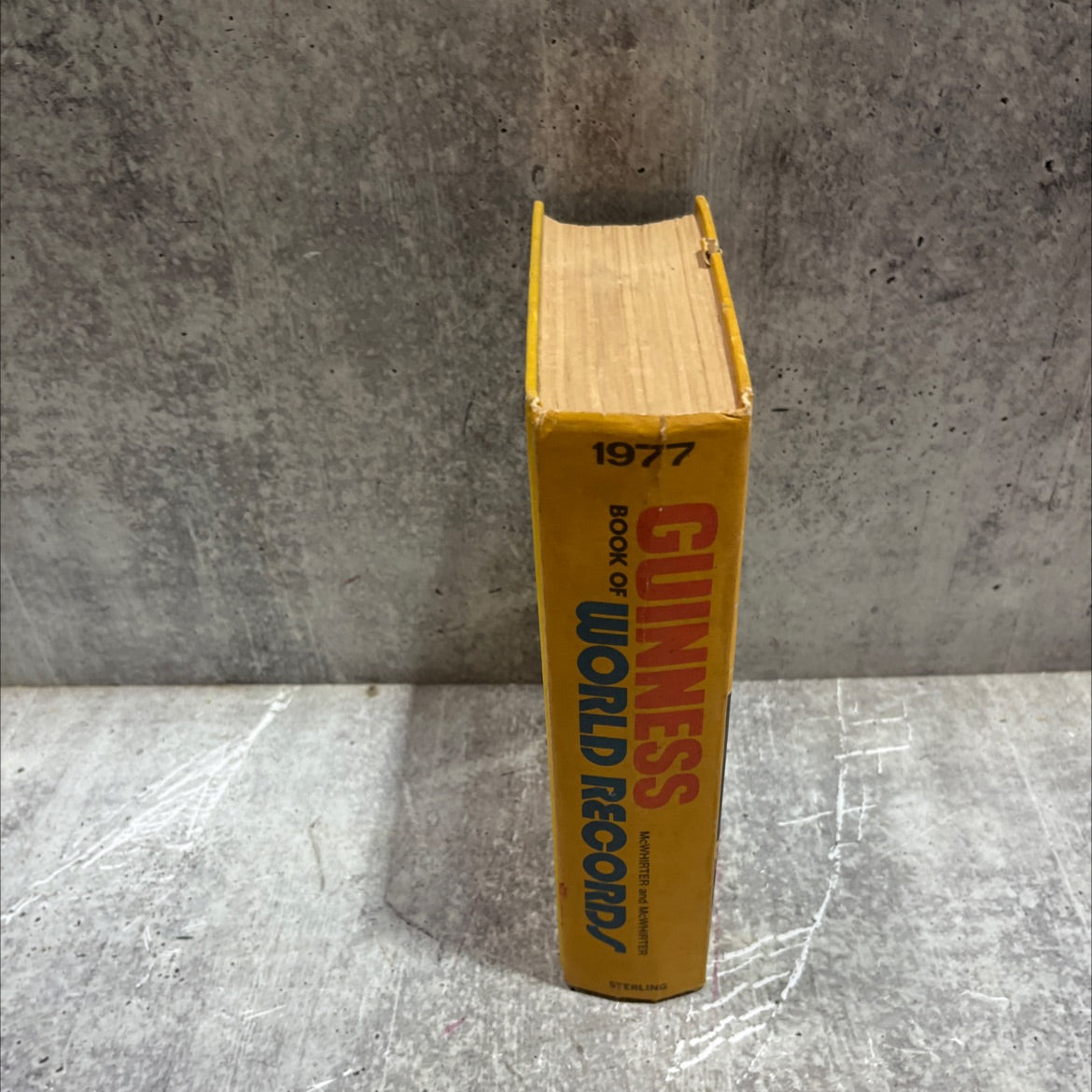 guinness book of world records book, by norris mcwhirter and ross mcwhirter, 1977 Hardcover image 4