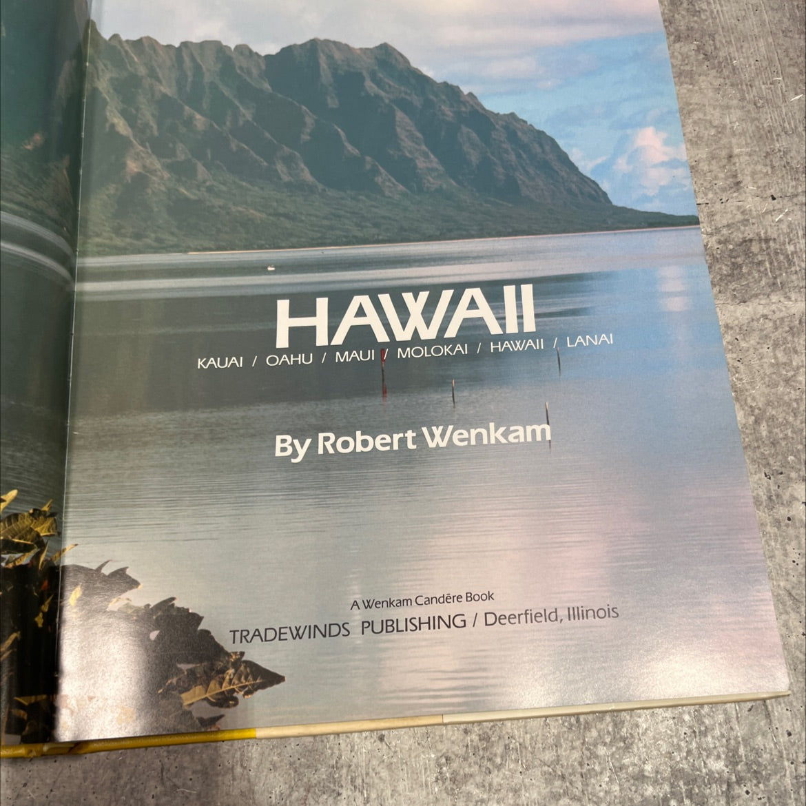 hawaii kauai / oahu / maui / molokai / hawaii / lanai book, by robert wenkam, 1986 Hardcover image 2