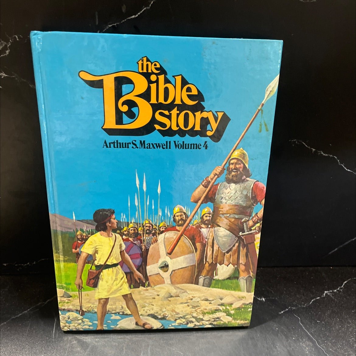 heroes and heroines/volume 4 book, by arthur s.maxwell, 1975 Hardcover image 1