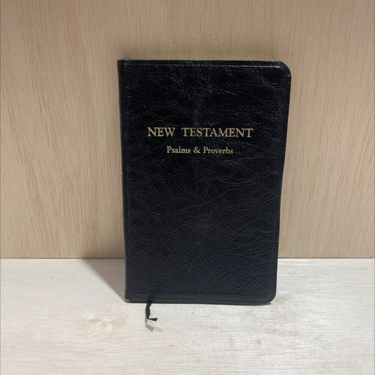 holy bible, new king james version book, by thomas nelson, 1982 Leather image 1