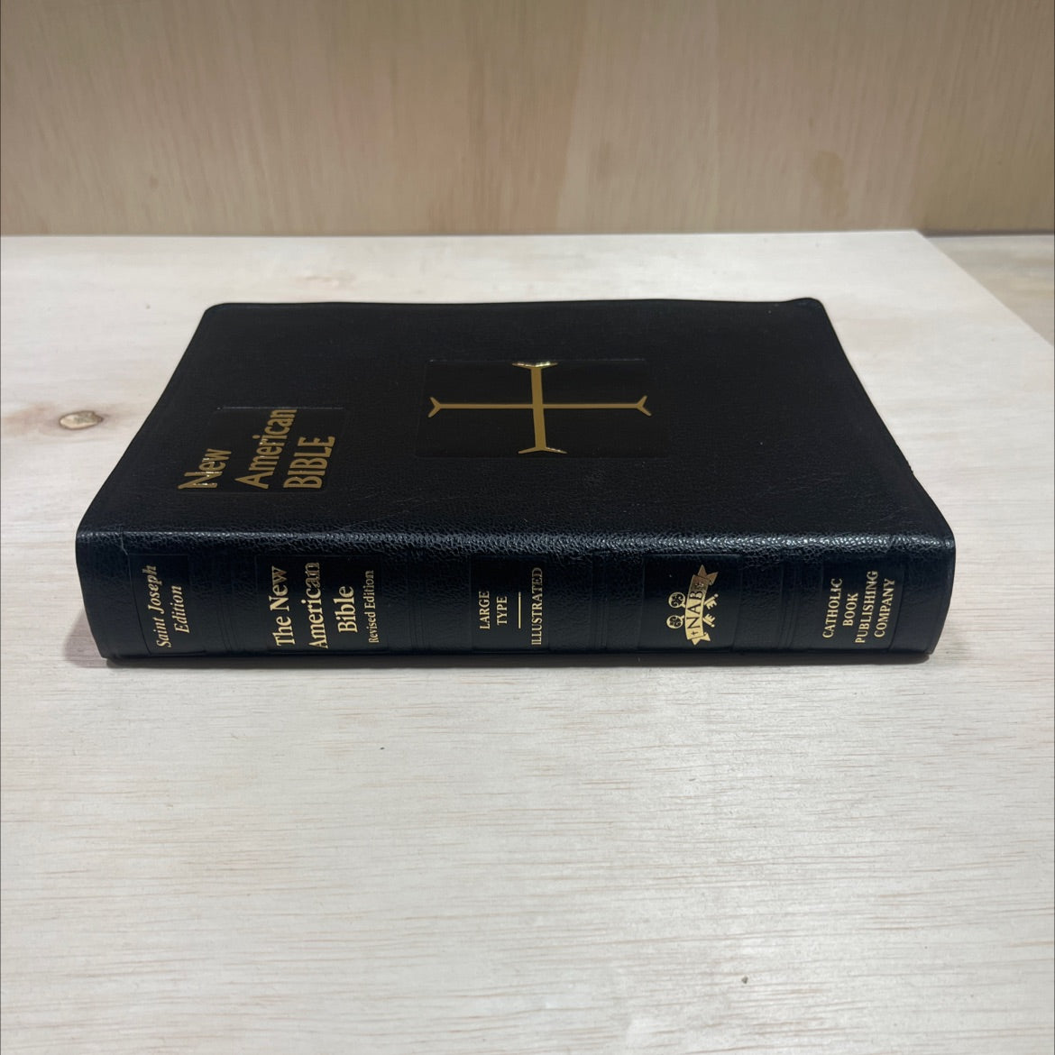 holy bible: the new american bible, revised edition book, by unknown, 2010 Leather image 4