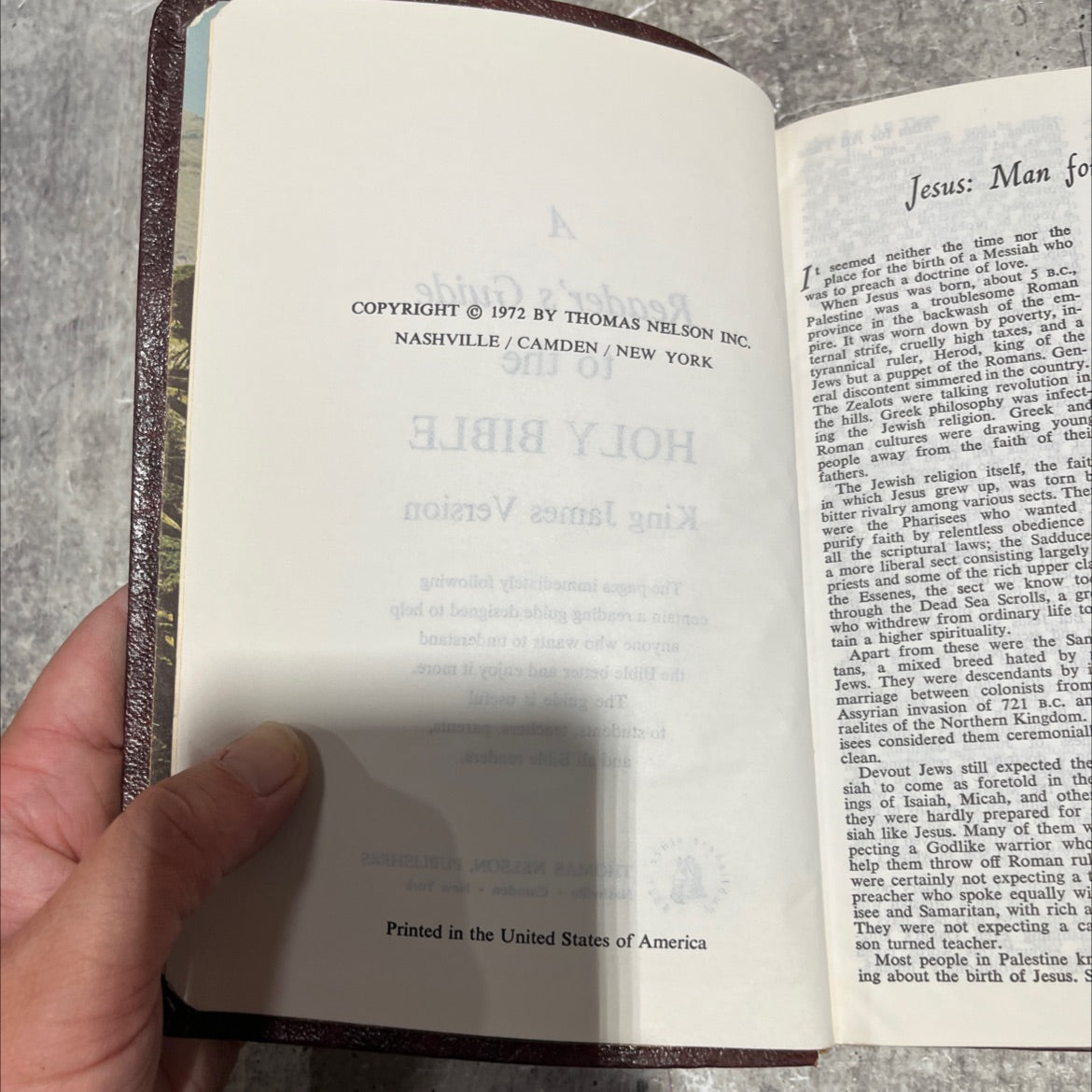 holy bible a reader's guide to the holy bible king james version book, by unknown, 1972 Leather image 3