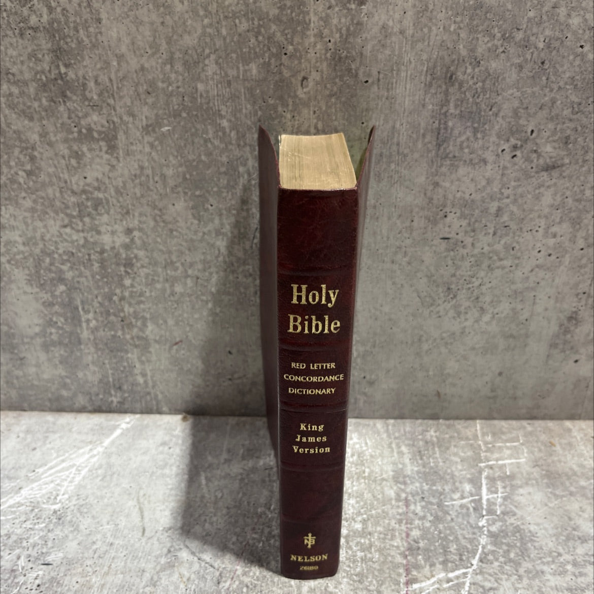 holy bible a reader's guide to the holy bible king james version book, by unknown, 1972 Leather image 4