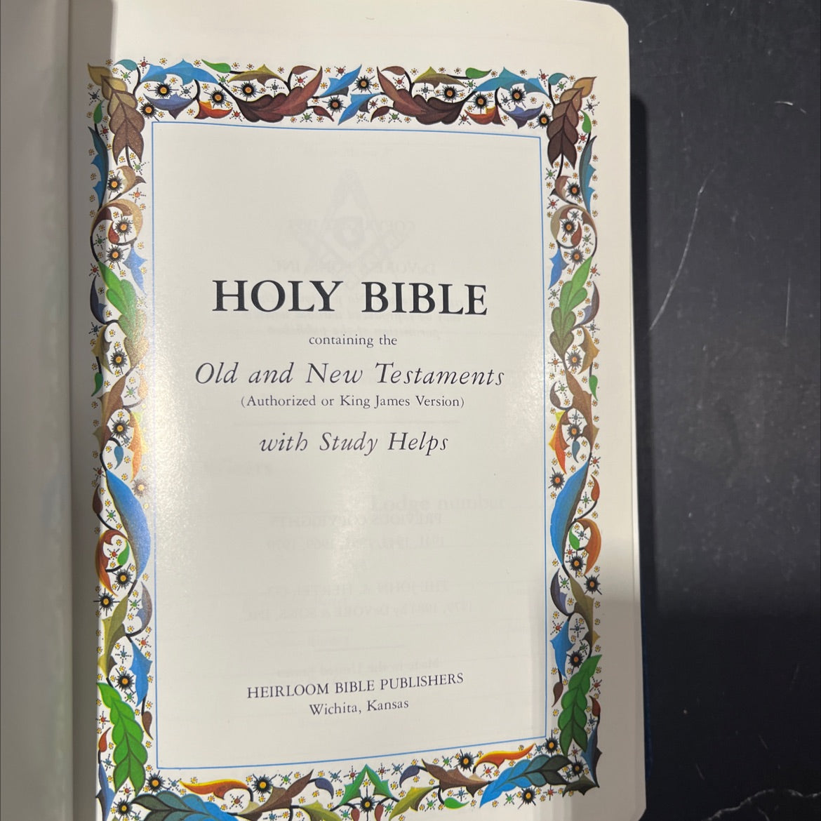 holy bible containing the old and new testaments with study helps book, by unknown, 1991 Leather image 2