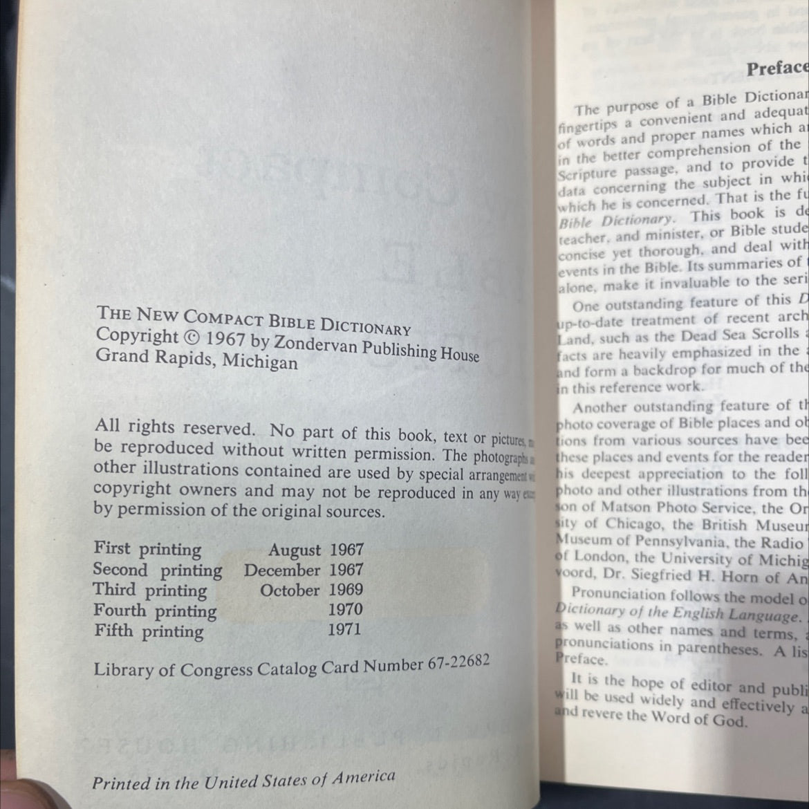 holy bible dictionary book, by T. Alton Bryant, 1970 Hardcover image 3