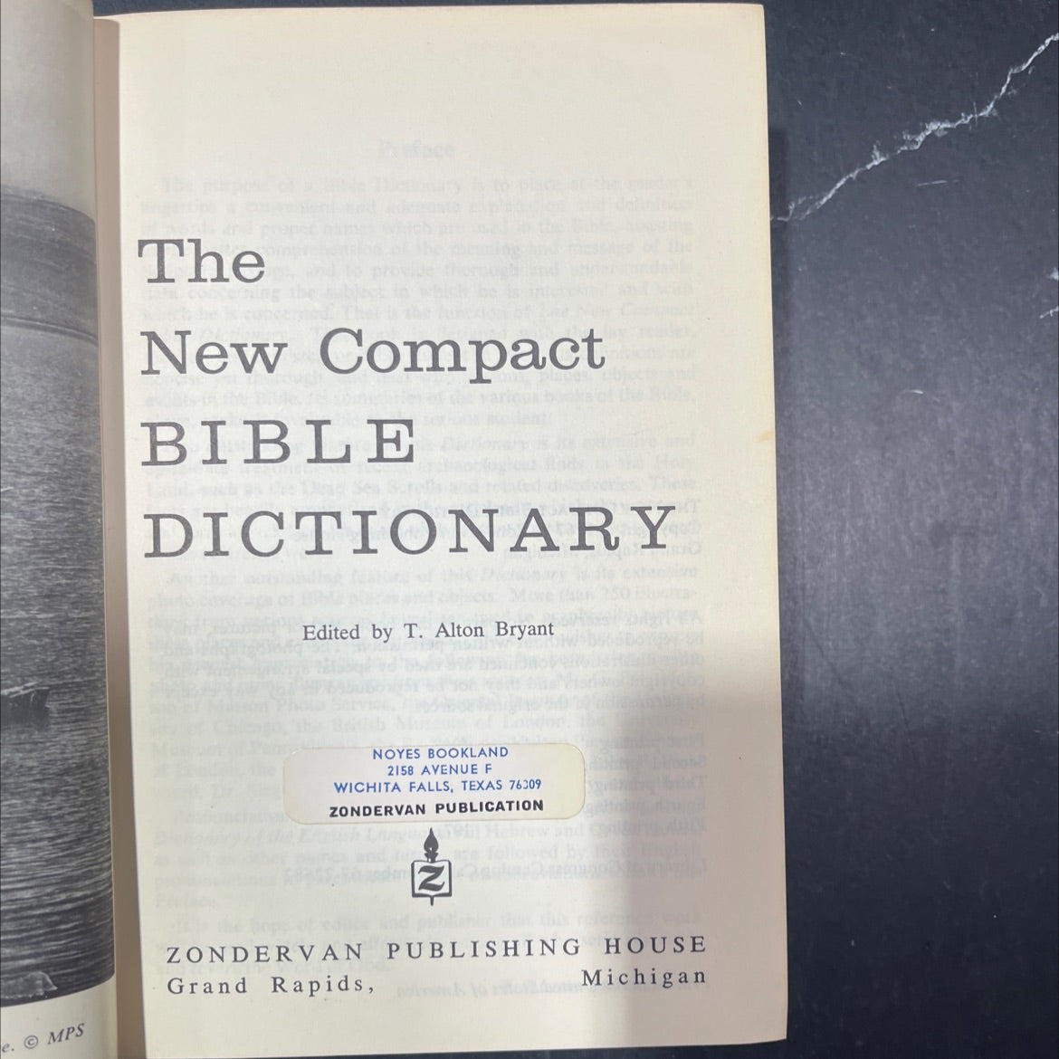 holy bible dictionary book, by T. Alton Bryant, 1970 Hardcover image 2