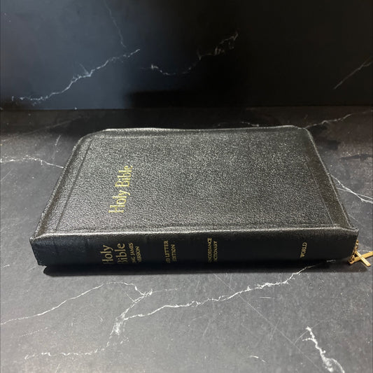 holy bible king james version book, by unknown, 1970 Leather image 1