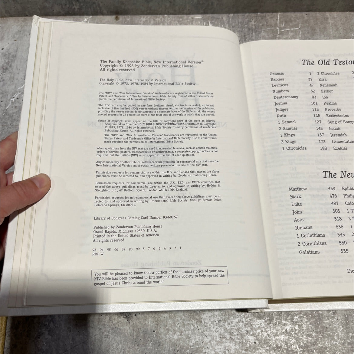 holy bible new international version book, by unknown, 1993 Hardcover image 3