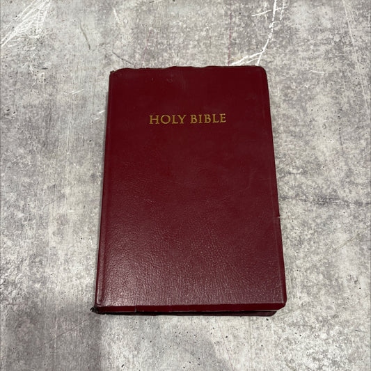 holy bible new king james version book, by Thomas Nelson, 1982 Leather image 1