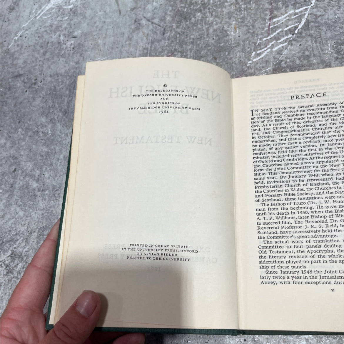 holy bible shp translation book, by representatives of great britain, 1961 Hardcover image 3