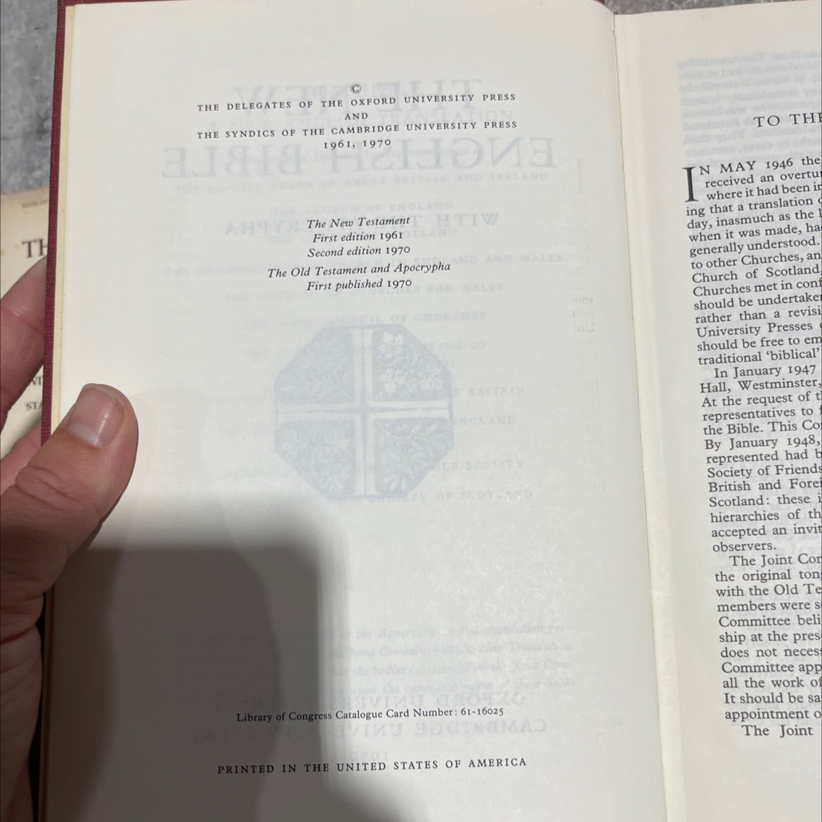holy bible the new english bible with the apocrypha book, by unknown, 1970 Hardcover image 3