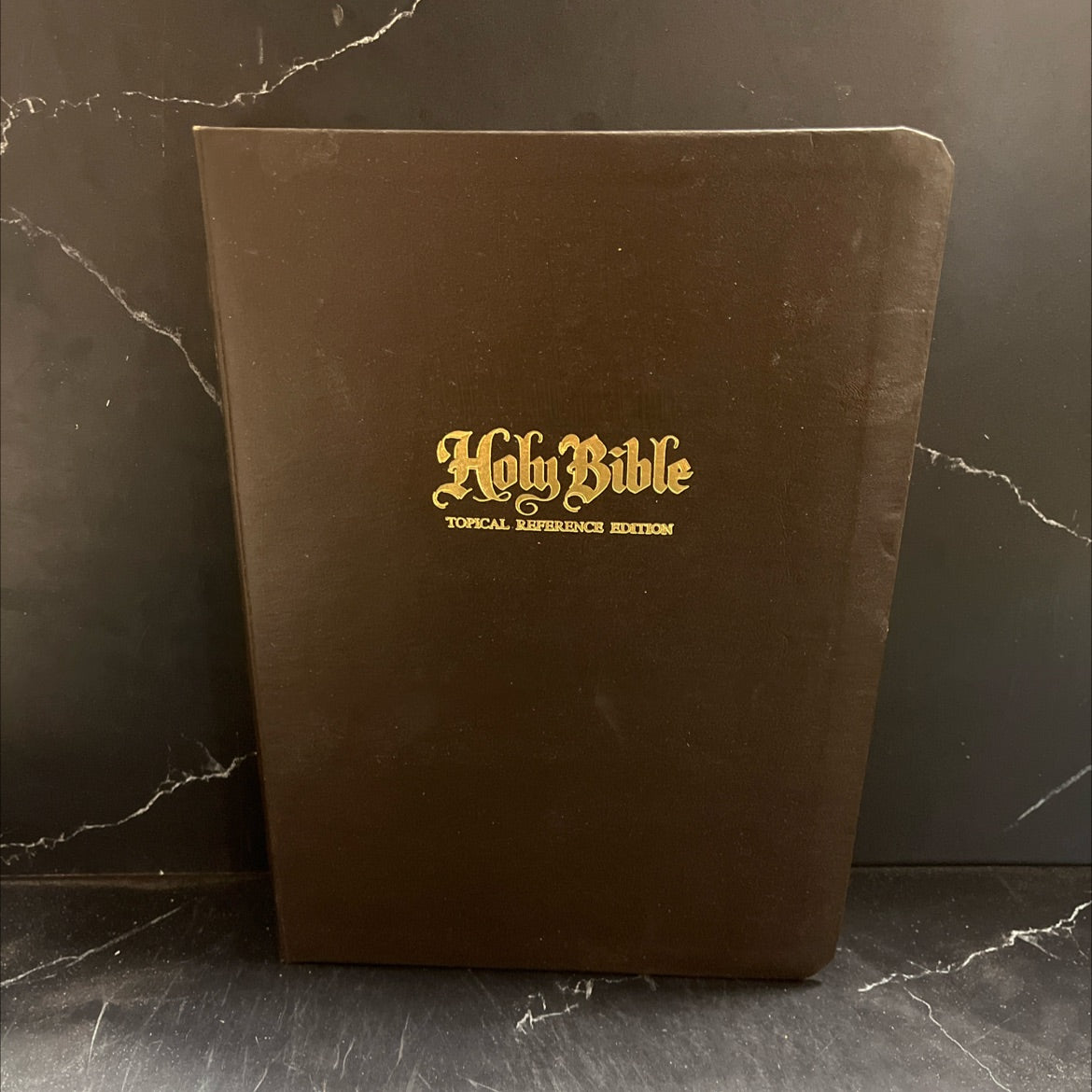 holy bible with marginal notes and topical references book, by unknown, 1970 Hardcover image 1