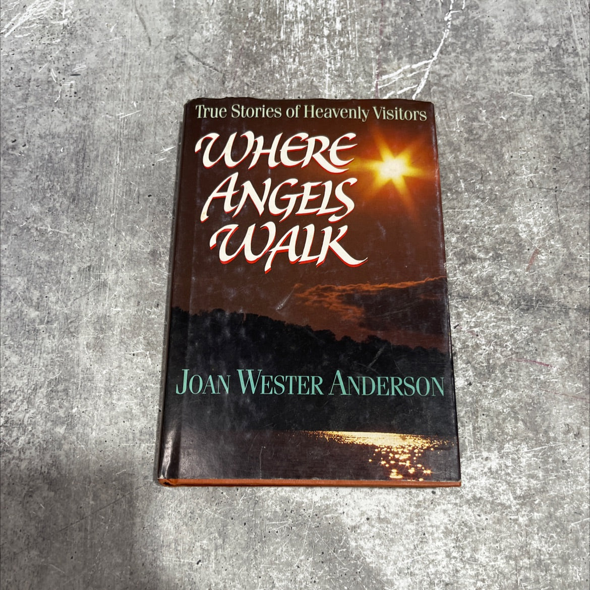 hour angels walk true stories of heavenly visitors book, by joan wester anderson, 1992 Hardcover image 1