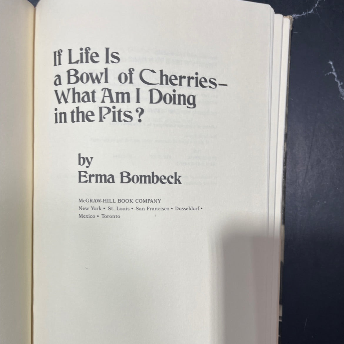if life is a bowl of cherries- what am i doing in the pits? book, by Erma Bombeck, 1978 Hardcover image 2